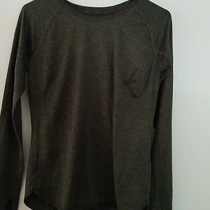 PRICE DROP Dark green sweat wicking athletic top